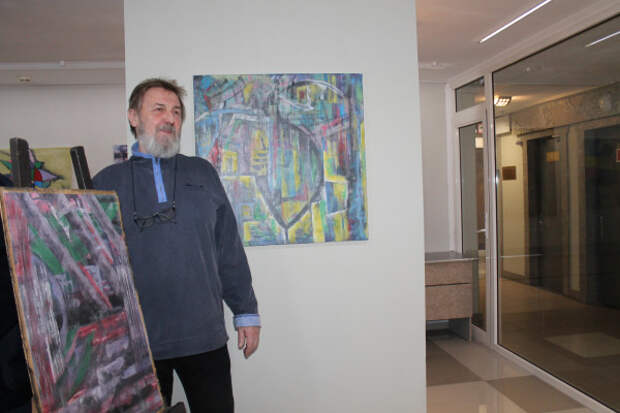 Севастопольские «козероги» открыли выставку  абстракционизма