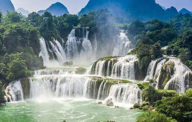 Водопад Дэтянь на границе Китая и Вьетнама виды, города, китай, красота, необыкновенно, пейзажи, удивительно, фото