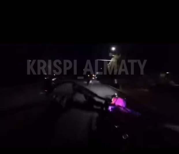 Мопедисты пытались скрыться от полиции в Алматы