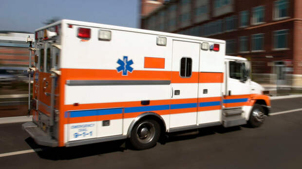 Голый мужчина угнал скорую с тяжело больной пациенткой