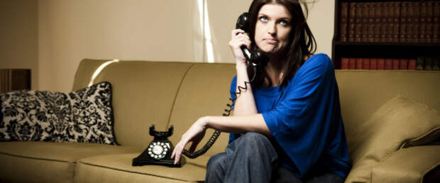 WOMAN ANNOYED CONVERSATION
