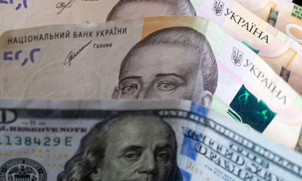 Исторический максимум: Нацбанк Украины поднял курс доллара до нового рекорда — 43,45 гривны