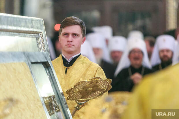 Юбилейный архиерейский собор РПЦ. Москва, священники, рпц, служка, дьяк, святые мощи, мощи патриарха тихона, клир, попы, священнослужители, предстоятели церкви, архиереи, диакон, христиане