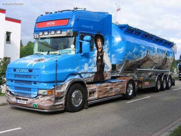http://www.lkw-infos.eu/archiv/images/themengalerien/showtrucks/deutschland/dietenhofen-herpa-sommerfest-2007/teil-1/Herpa%20Sommerfest%202007%20Teil%201/slides/Scania-T-580-Melmer-Eischer-230607-08.jpg