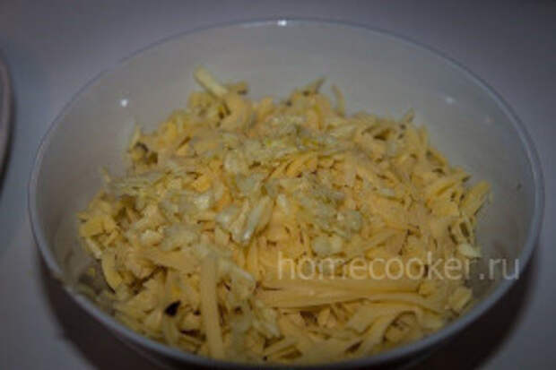 Рулетики из баклажанов с сыром и чесноком Natertye syr i chesnok 300x200 Рулетики из баклажанов с сыром и чесноком