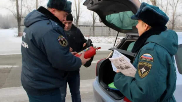 Где по правилам должны находиться в машине аптечка и огнетушитель