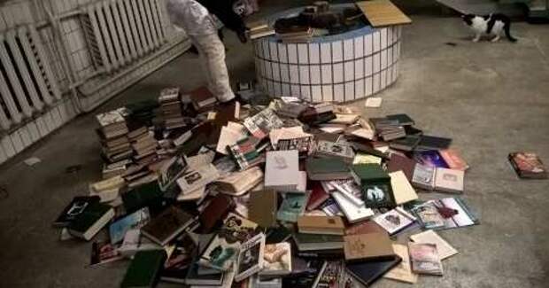 Четвертый рейх: в Киеве топят печи русскими книгами