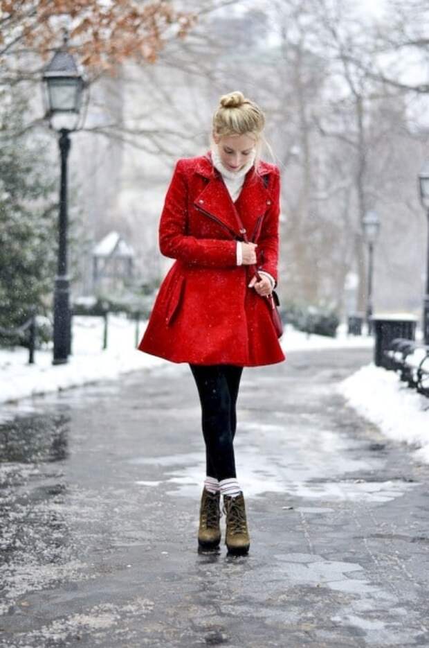 Яркие образы с красным пальто для тех, кто хочет выделиться этой зимой