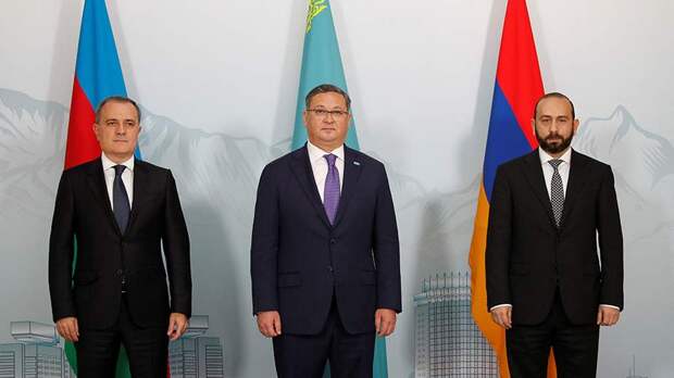 Главы МИД Армении и Азербайджана обсудили мирный договор между странами
