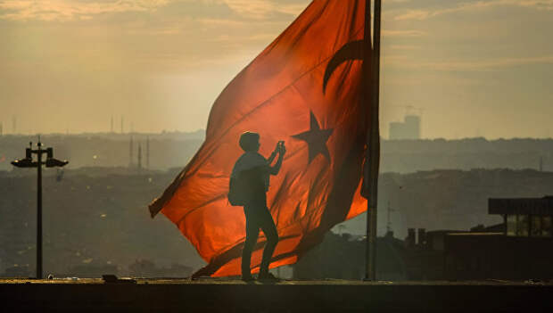 Флаг Турции в Стамбуле. Архивное фото