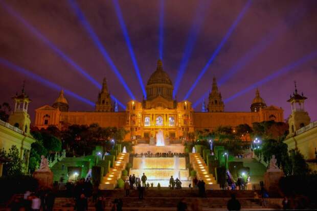 Магический фонтан Монжуика (Magic Fountain of Montjuic), поющий фонтан в Барселоне, Испания