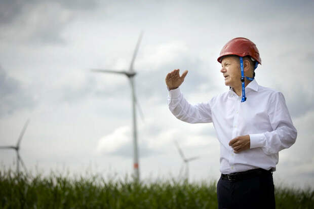 Как канцлер О.Шольц стал "энергетиком" и приехал к турбине "Siemens"