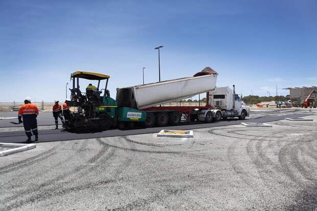 Экологичный асфальт может стать реальностью: итальянский завод планирует начать делать дороги из мусора