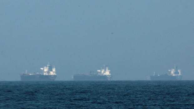 Движение через Ормузский пролив почти полностью остановилось