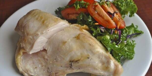 Куриное мясо содержит много белка, но не стоит пытаться съесть, как можно больше. / Фото: huliganka.net Куриное мясо содержит много белка но не стоит пытаться съесть как можно больше Фото huligankanet
