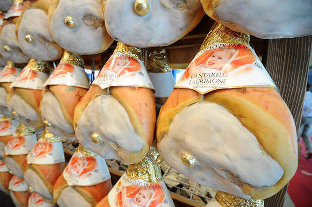 Пармская ветчина, Италия (13,2% свинины, съеденной в 2013 году в России, поставлено из государств, подвергнутых санкциям)
