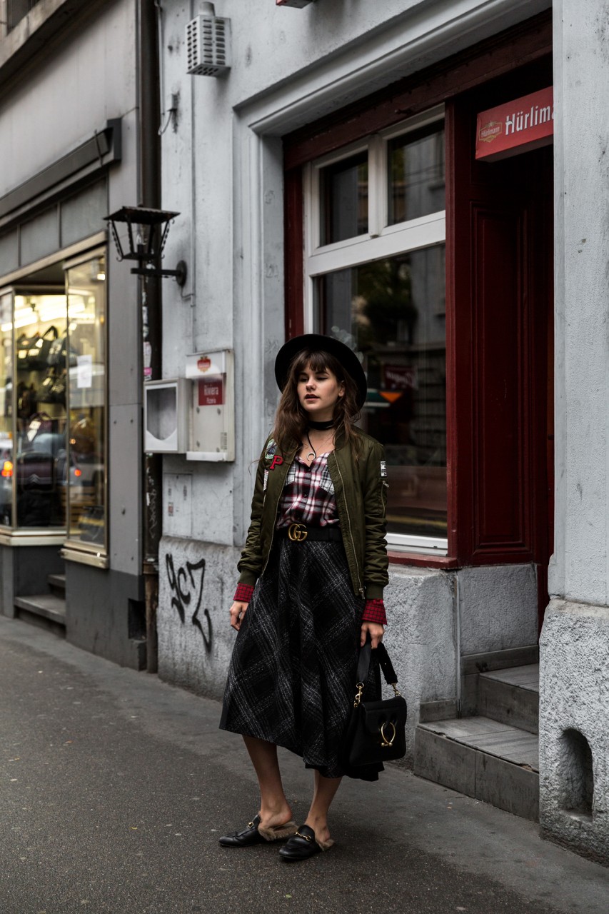 the-fashion-fraction-check-tartan-blouse-tartan-skirt-autumn-outfit-inspiration-jw-anderson-pierce-bag-it-bag-2016-gucci-princetown-fur-slides-swiss-blog-1