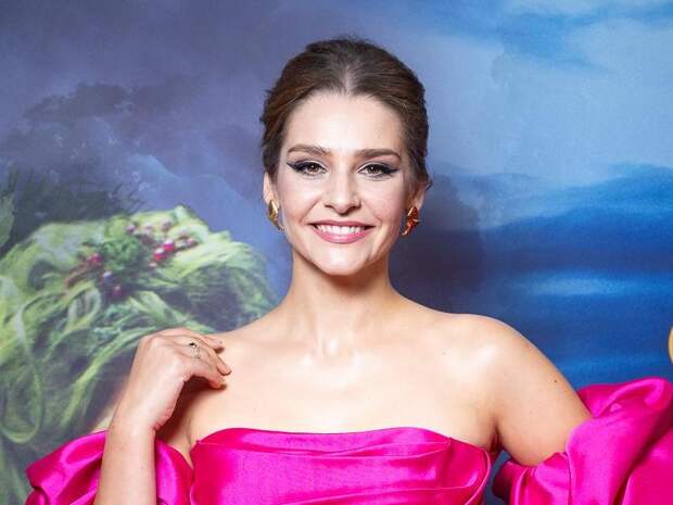 Уход за ослепшим папой, рождение пятерых детей. Семейные ценности Глафиры Тархановой