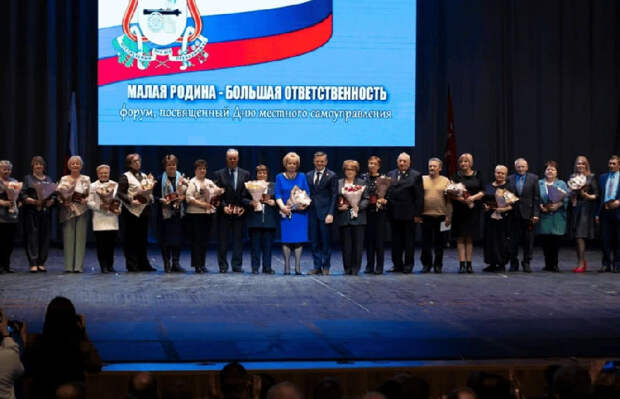 На Смоленщине учрежден памятный знак «Ветеран муниципальной службы»