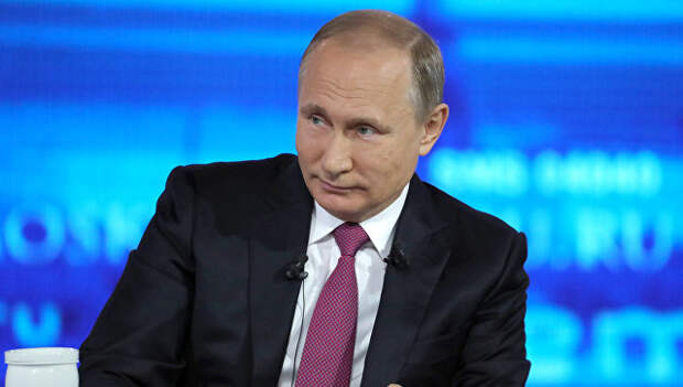 Президент РФ Владимир Путин во время ежегодной Прямой линии. 15 июня 2017