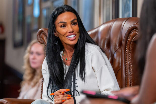 Одержимая пластикой телезвезда попала в объектив папарацци в полуобнаженном виде