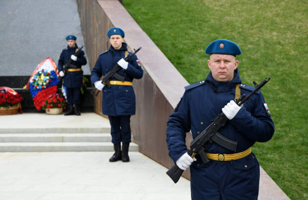 Торжества в Тверской области в честь Дня Победы начались возле Ржевского мемориала