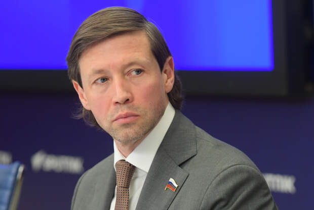 Сенатор на себе испытал сложности поездки на электромобиле