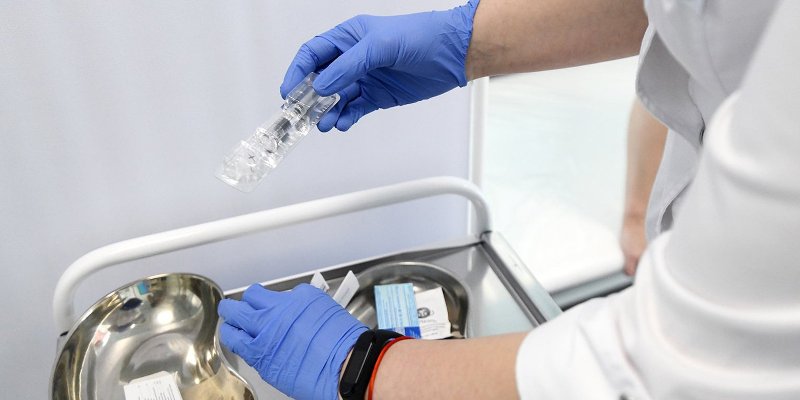Россия приступила к финальной стадии испытания вакцины от COVID-19