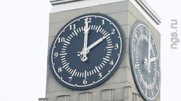 10 часы в красноярске. Часы на зданиях Пензы. Дальность звука курантов Биг Бена. Колокол Биг Бен куранты. Часы на Киевском вокзале по размеру с Биг Беном.