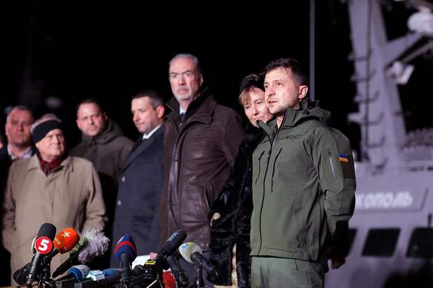 Зеленский пообещал вернуть унитазы
