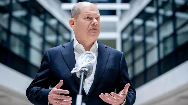 Шольц призвал не спешить с поставками Украине тяжелого вооружения