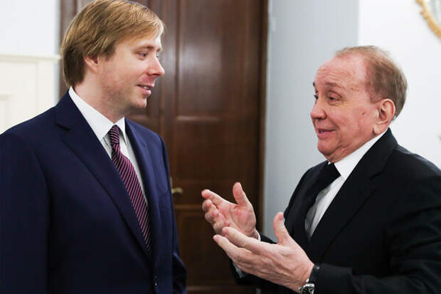 Александр Масляков и его сын Александр Масляков — младший перед церемонией вручения государственных наград в Кремле, 2017 год / Вячеслав Прокофьев/ТАСС 📷