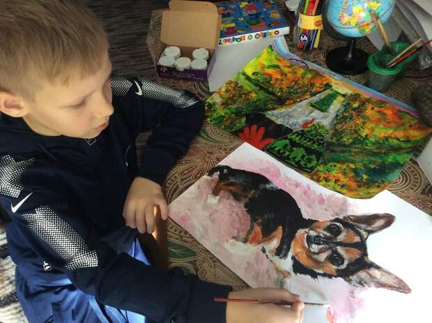 9-летний русский художник ″продает″ свои лучшие картины приютам. Вот почему