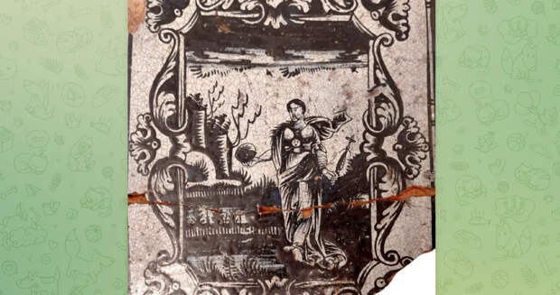 Археологи нашли в Лавре "неправильный" космос на 300-летнем изразце