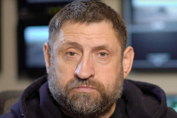 После захвата танкера Сладков вдруг написал: "Хочется жить в самой сильной стране". Об армии там ни слова