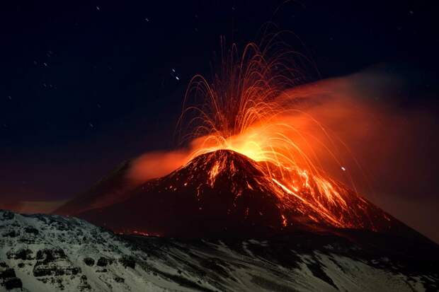 11 ноября 2013 года. Извержение вулкана Этна в Сицилии. Фото: Tom Pfeiffer / Barcroft Media