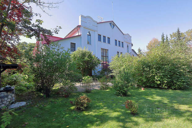 Особняк Аллы Пугачевой с незаконным пирсом подешевел на 10 млн рублей