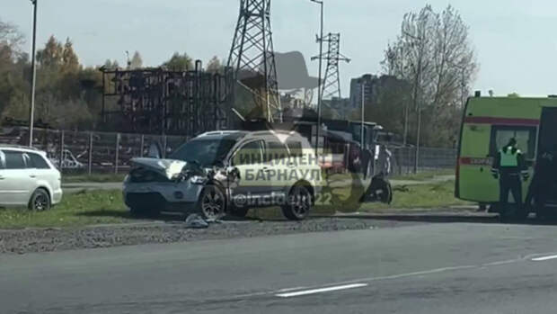 Жесткая автомобильная авария произошла в Индустриальном районе Барнаула