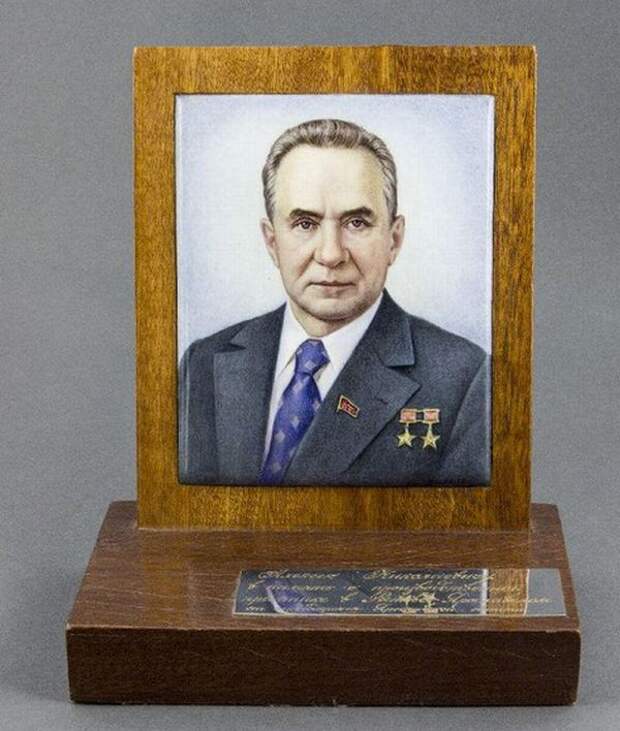 21 (8) февраля исполняется 120 лет со дня рождения Алексея Косыгина (1904—1980), председателя Советского правительства, которого называли «самым неулыбчивым премьером» СССР.-19