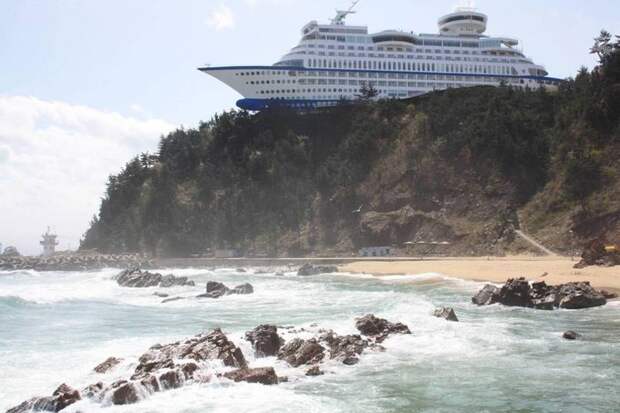 2. Южнокорейский отель-лайнер на берегу Японского моря мир, реальность, фотография