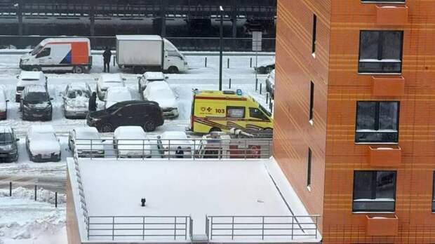 На северо-востоке Москвы загорелся припаркованный автомобиль