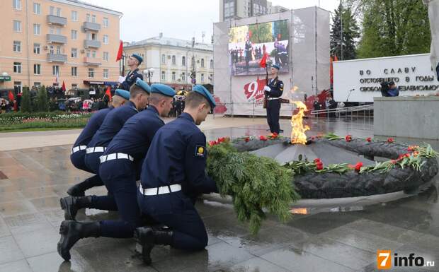 В Рязани прошла церемония возложения цветов и гирлянды Воинской славы