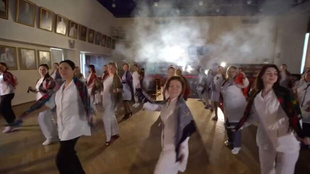 Медсестры Петербурга запустили танцевальный флешмоб