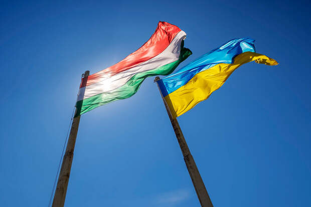 Ощадбанк: задержанные в Венгрии украинские инкассаторы перевозили $80 млн