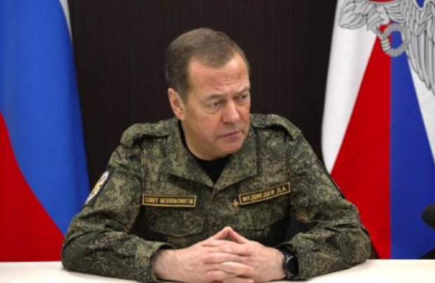 Медведев: ответ России на атаки западных ракет полетит не только в Киев