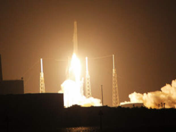 Компания SpaceX отправила к МКС корабль Dragon с грузами и успешно вернула на Землю первую ступень ракеты Falcon 9