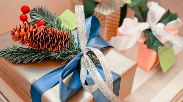 Знаменитые петербуржцы рассказали о своих самых необычных подарках на Новый год