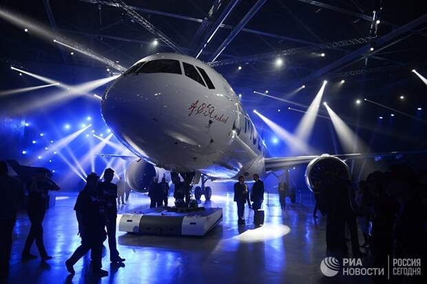 Выкатка нового пассажирского самолета МС-21 в Иркутске Выкатка нового пассажирского самолета МС-21 в Иркутске