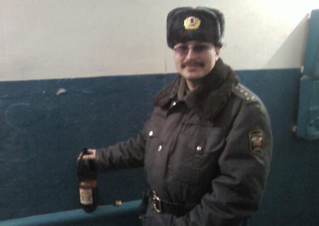 Иногда в среду обитания подъездных тусовщиков вторгаются представители другого вида. быдло, гопники, подъезды, фотографии