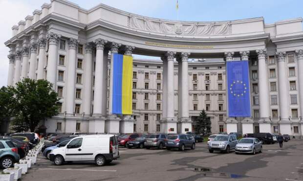 Глава МИД Украины назвал условия прекращения огня на востоке страны